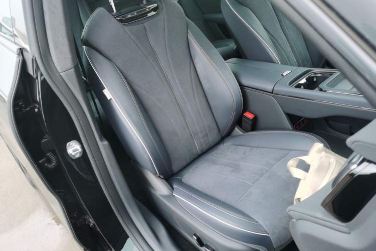 Used VOYAH COURAGE 2024 Four-Wheel Drive Global Edition Right Front Seat