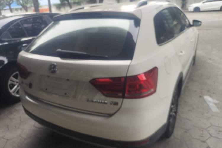 Used Volkswagen Cross Lavida 2014 1.4TSI DSG
