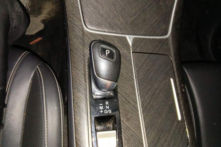 Used Venucia V 2021 260T Idol Edition
