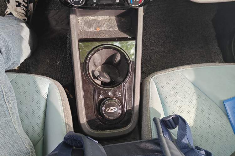 Used Chery QQ Little Ant 2022 Sweet Pink Edition Half-Sugar Version Lithium Iron Phosphate 29.2 kWh 30 kW 301 km Gear Lever