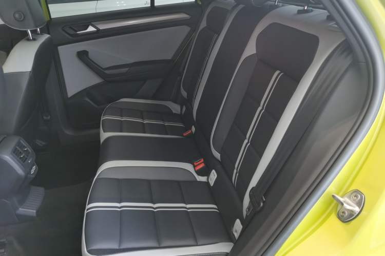 Used Volkswagen T-ROC 2023 300TSI DSG Two-Wheel Drive Starlight Edition