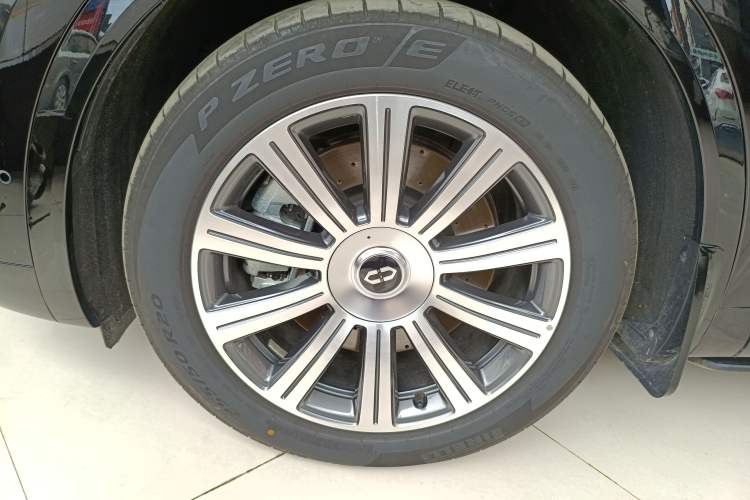 Used Hima AITO M8 2025 Extended-Range Max+ Version 53.4 kWh 5-Seater Edition Left Front Wheel Hub