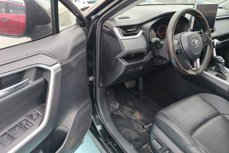 Used Toyota Wildlander 2020 2.0L CVT Two-Wheel Drive Prestige Edition Driver Seat