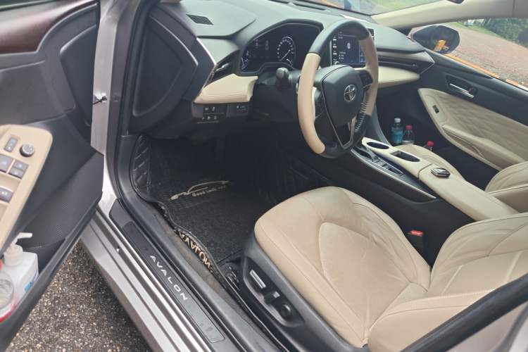 Used Toyota Avalon 2019 2.5L Touring Premium Version China VI Standard
