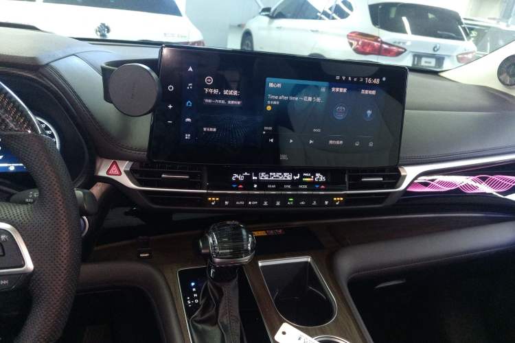 Used Toyota Granvia 2023 2.5L Hybrid Flagship VIP Edition Audio And AC Panel