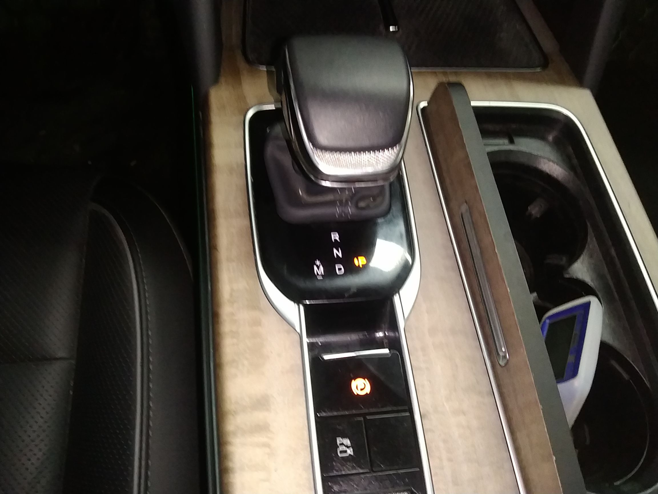 Hongqi HS7 2023 2.0T Automatic All-Wheel Drive Flagship Edition Six Seats — снимка 16