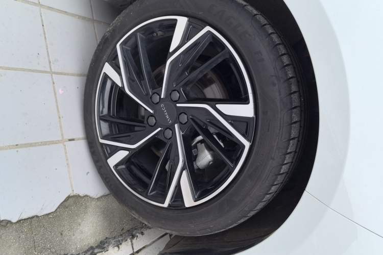 Used Lynk & Co 03 2025 1.5TD DCT Champion Edition Pro Left Front Wheel Hub