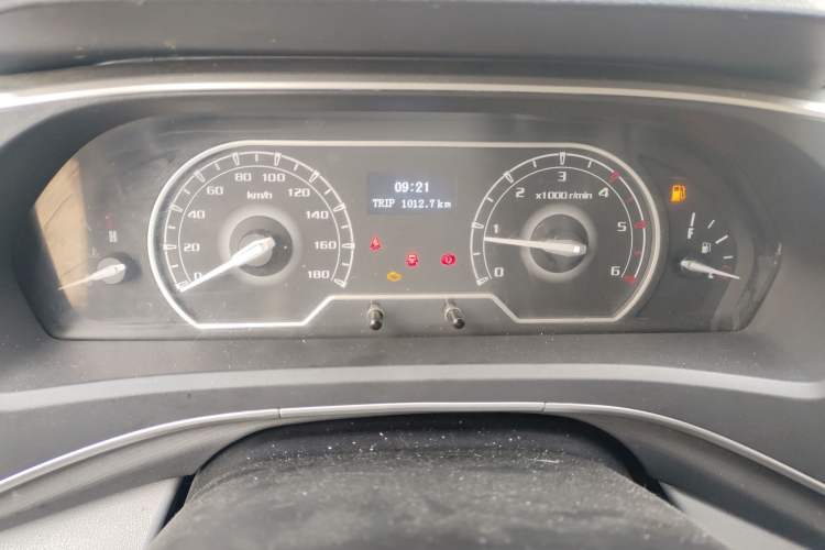 Used SAIC MAXUS Xintu V80 2023 2.0T Manual Classic Aoyuntong Long Wheelbase Mid-Height 6/7/8/9-Seater
