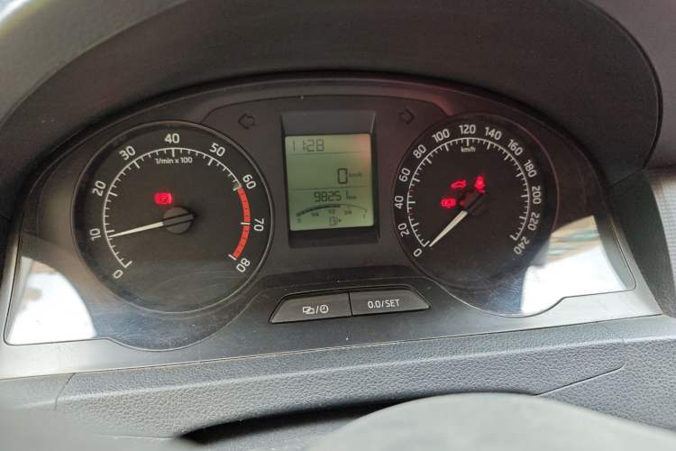 Used Skoda Rapid 2015 1.6L Manual Smart Selection Model