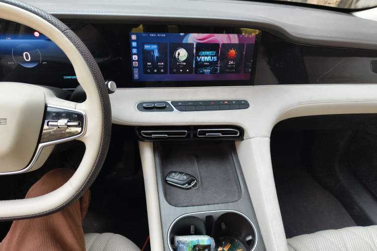 Used Roewe D7 2023 EV 510km Rear-Drive Flagship Edition Audio And AC Panel