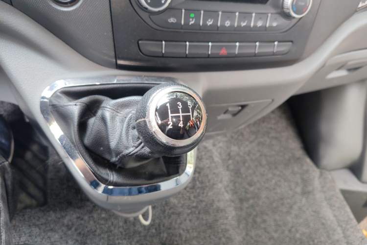 Used Foton Toano 2020 2.5T Manual Tongtu Short Wheelbase Mid-Roof 5/6-Seater 4J25TC3 Gear Lever