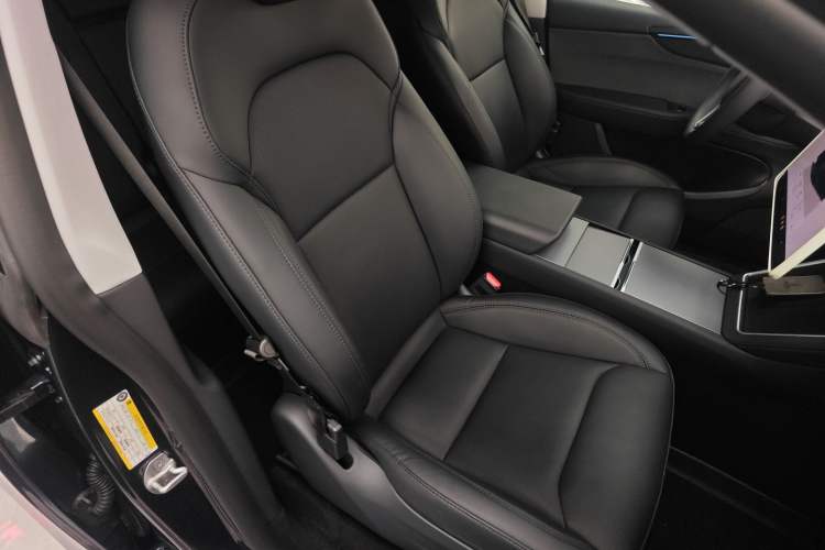 Used Tesla Model Y 2025 Rear-Wheel-Drive Version Right Front Seat