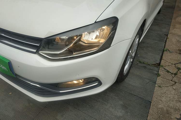 Used Volkswagen Polo 2014 1.6L Automatic Luxury Edition Left Front Headlight