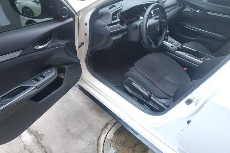 Used Honda Civic 2021 HATCHBACK 220TURBO CVT Trendy Cool Edition