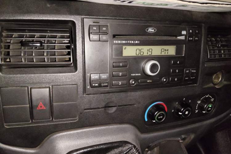 Used Ford Transit Custom 2013 2.4T Diesel Economical Long-Wheelbase Mid-Roof China IV Standard