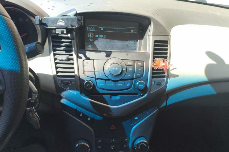 Used Chevrolet Cruze 2015 1.5L Classic SE AT Audio And AC Panel