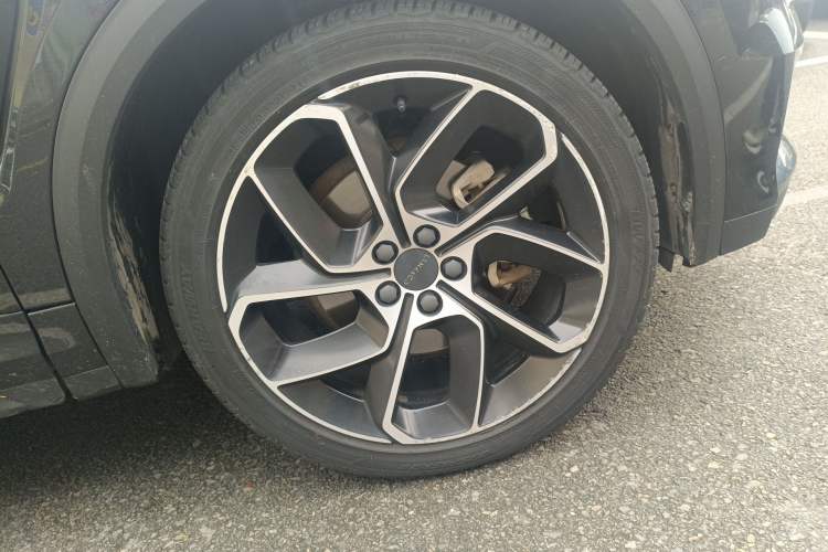 Used Lynk & Co 05 2020 2.0TD Two-Wheel Drive Shine Halo Right Front Wheel Hub