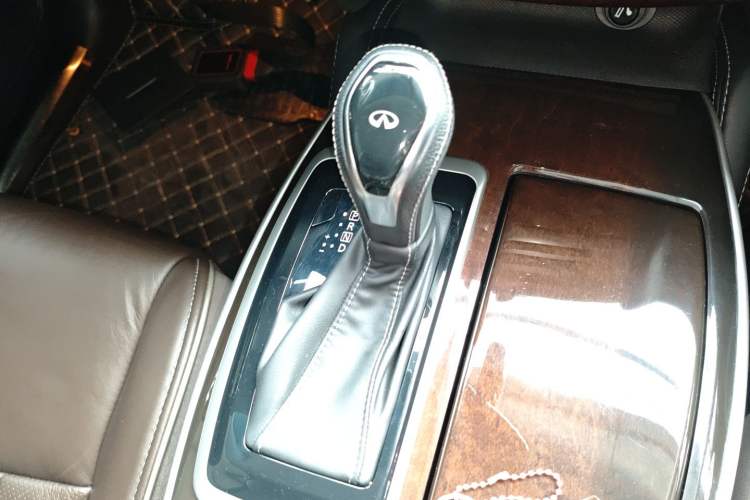 Used Infiniti QX60 2018 2.5 S/C Hybrid Two-Wheel-Drive Excellence Edition China VI Standard Gear Lever