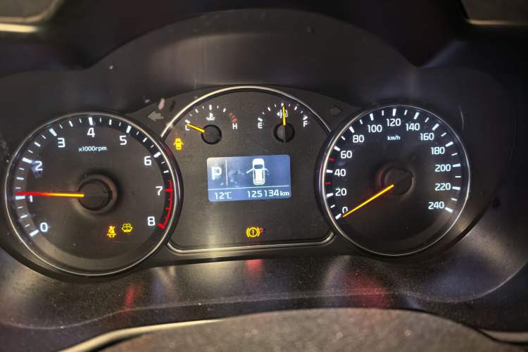 Used Kia Carens 2013 2.0L 7-Seater Automatic Standard Version China IV Standard Instrument Cluster
