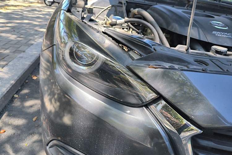 Used Mazda 3 Axela 2017 Sedan 1.5L Automatic Luxury Model China VI Standard Right Front Headlight