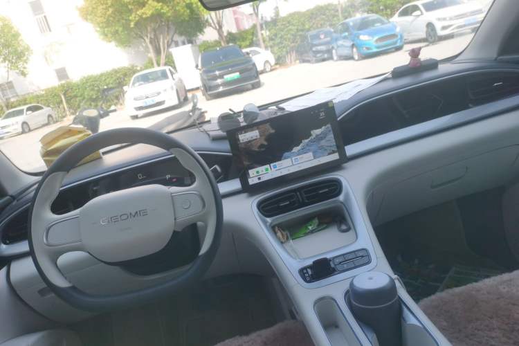 Used Geely Galaxy Geome 2025 310km Youth Edition Center Console