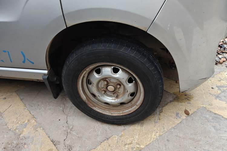 Used BAIC Weiwang 205 2013 1.0L Joy version Right Front Wheel Hub