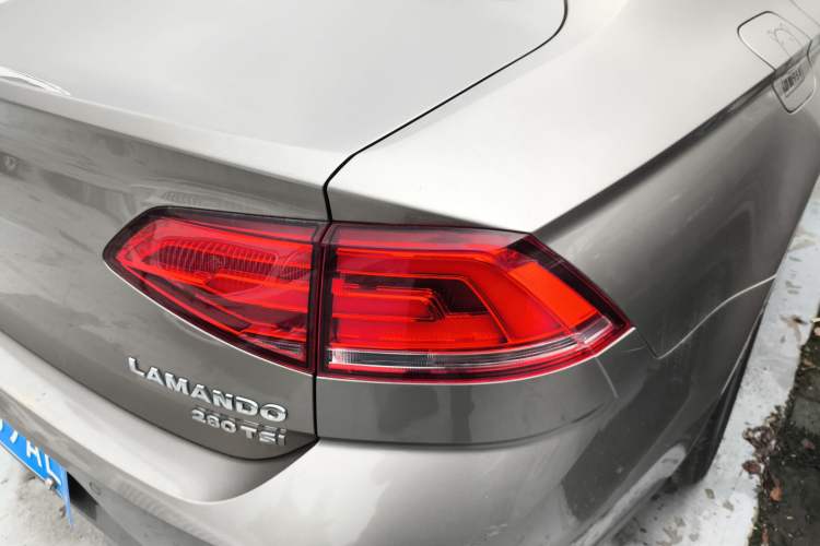 Used Volkswagen Lamando 2018 280TSI DSG Comfort Edition Right Rear Taillight