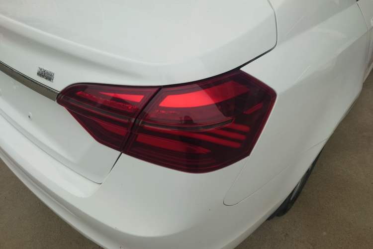 Used Geely Auto Emgrand 2018 1.5L CVT Upward Connect Edition Right Rear Taillight