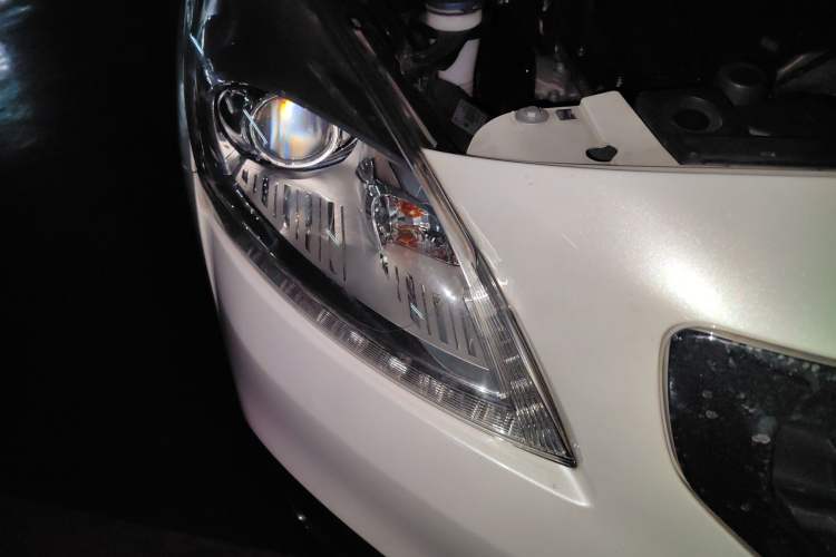 Used Peugeot 3008 2016 1.6THP Automatic Classic Edition Right Front Headlight