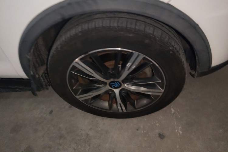 Used BYD Yuan New Energy 2018 EV360 Smart Connected Cool Model Right Front Wheel Hub