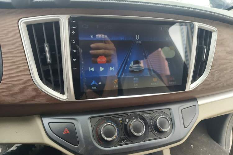 Used FORTHING Lingzhi 2020 M5L 2.0L Base Model 7 Seats Audio And AC Panel