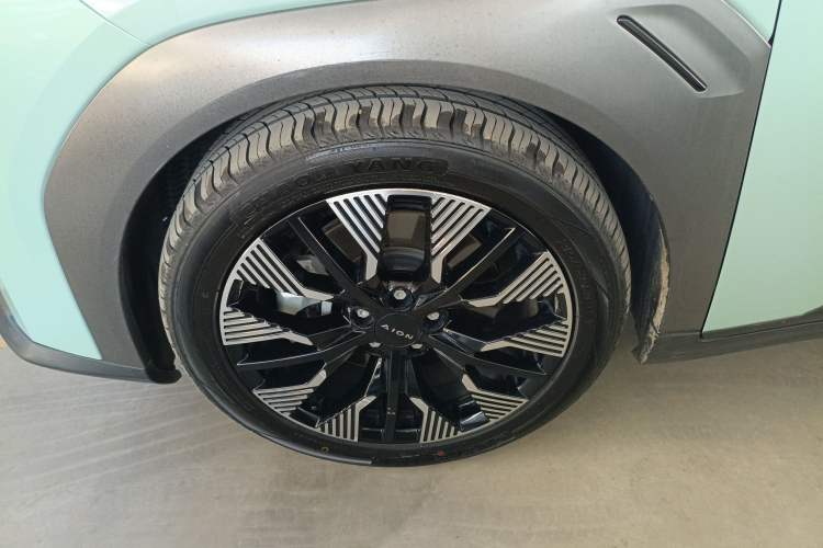 Used AION Y 2022 70 Tech Edition Lithium Iron Phosphate
