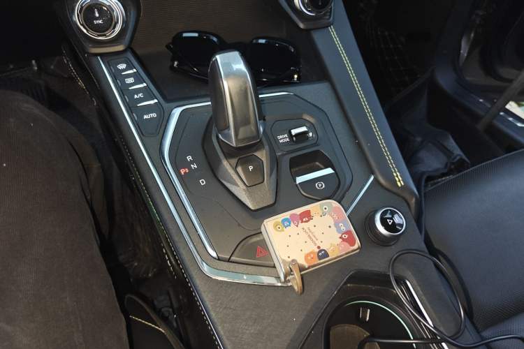 Used Lynk & Co 05 2020 2.0TD Two-Wheel Drive Shine Halo Gear Lever