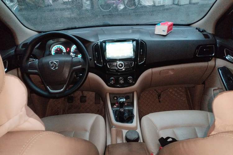 Used Baojun 730 2014 1.5L manual Comfort ESP version 7 seats