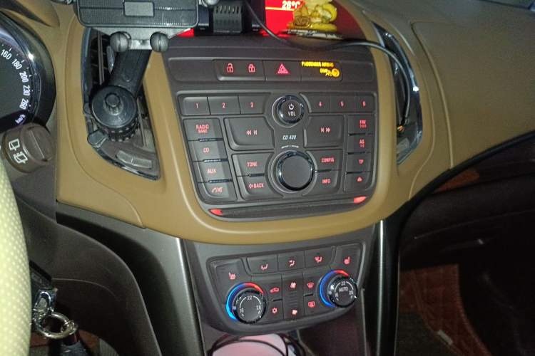 Used Opel Zafira 2013 1.4T Seven-Seater Luxury Model Audio And AC Panel