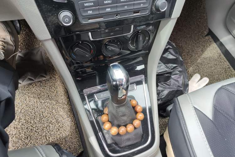 Used Volkswagen Bora 2015 Qihui Edition 1.6L Automatic Fashion Model
