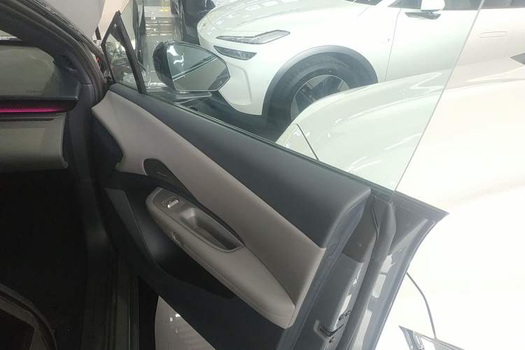 Used Lynk & Co Z20 2025 530 km Range Rear-Wheel Drive Max
