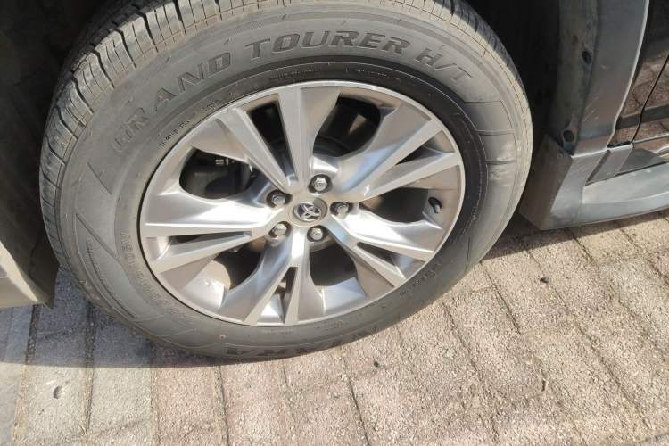 Used Toyota Highlander 2015 2.0T Two-Wheel Drive Elite Edition 5 Seats Left Front Wheel Hub