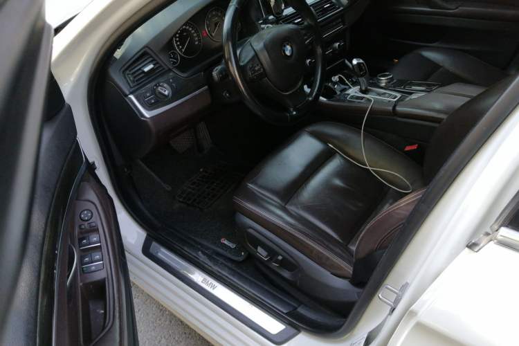 Used BMW 5 Series 2014 525Li Luxury Design Package Driver Seat