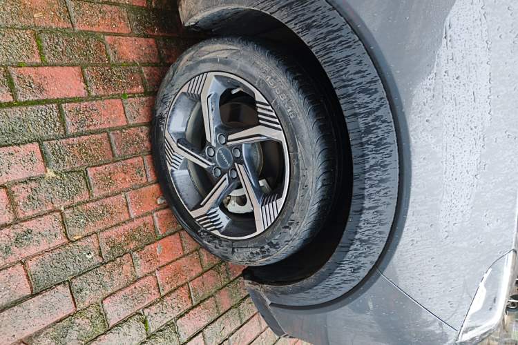 Used Lynk & Co 06 EM-P 2022 PHEV 84 km Range Pro Version Right Front Wheel Hub