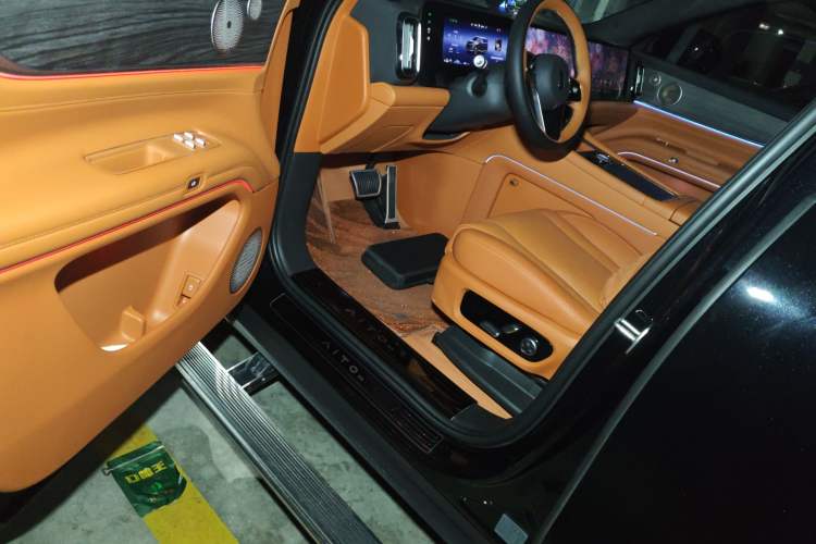 Used Hima AITO M9 2024 Range-Extended Ultra Version 42 kWh 6-Seater Model Driver Seat