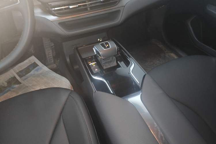 Used Hongqi E-QM5 2023 Base Travel Edition