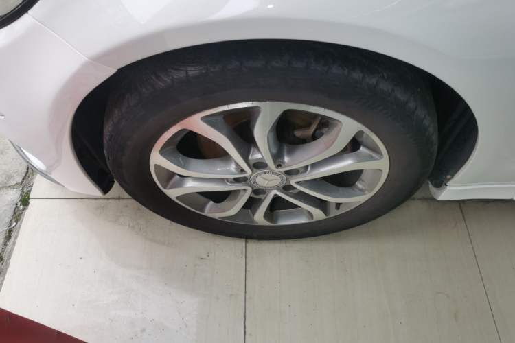 Used Mercedes-Benz C-Class 2015 Restyled C 180 L Sport Edition Left Front Wheel Hub