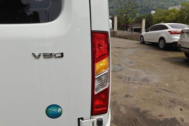 Used SAIC MAXUS Xintu V80 2025 Value Edition Aoyuntong 2.0T Manual Short Wheelbase Mid-Height 127 Ps 5/6 Seats Exterior 3