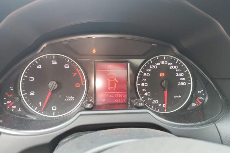 Used Audi Q5 2011 2.0TFSI Ambition Edition Instrument Cluster