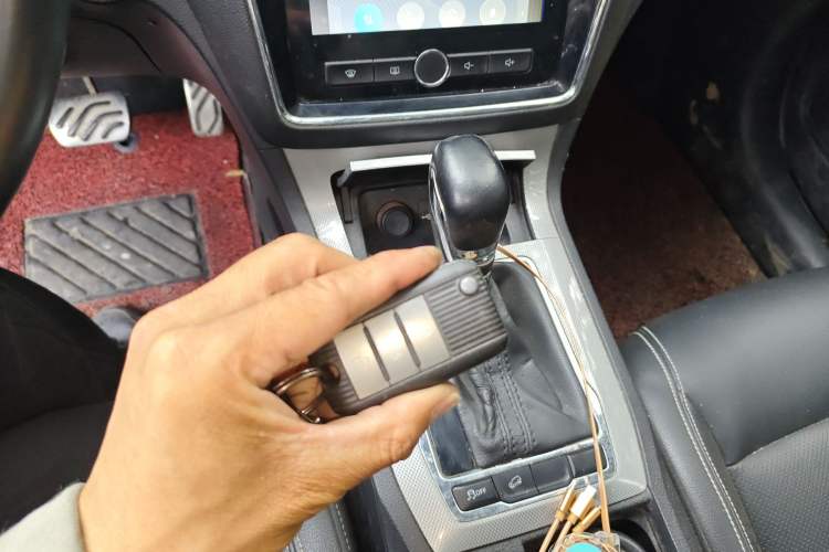 Used Roewe RX5 2016 20T Two-Wheel Drive Automatic Internet Smart Edition
