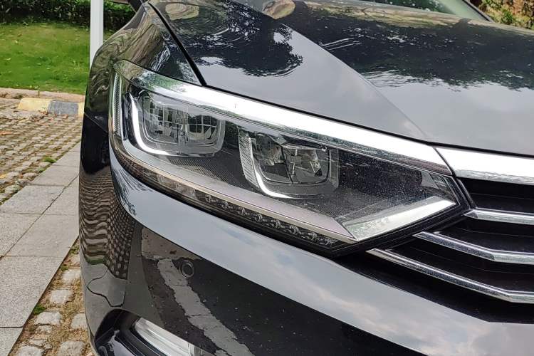 Used Volkswagen Magotan 2019 330TSI DSG Leading Model China VI Standard Right Front Headlight