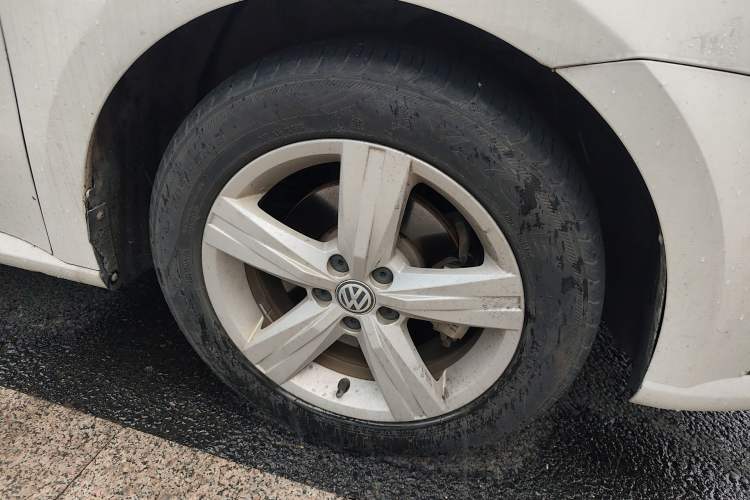 Used Volkswagen Lavida 2018 Classic 1.5L Automatic Fashion Edition China VI Standard Right Front Wheel Hub