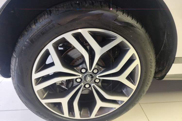 Used Land Rover Range Evoque New Energy 2023 Aurora L P300e Plug-in Hybrid Electric Version Right Rear Wheel Hub