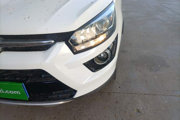Used BAIC Senova X25 2015 1.5L Automatic Elite Model Left Front Headlight